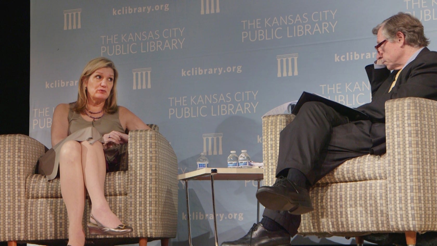 Kate Walsh talks with KCPL director Crosby Kemper III at an event at the Plaza Library.