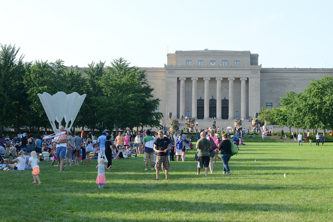Families enjoying the afternoon on the museum's lawn.