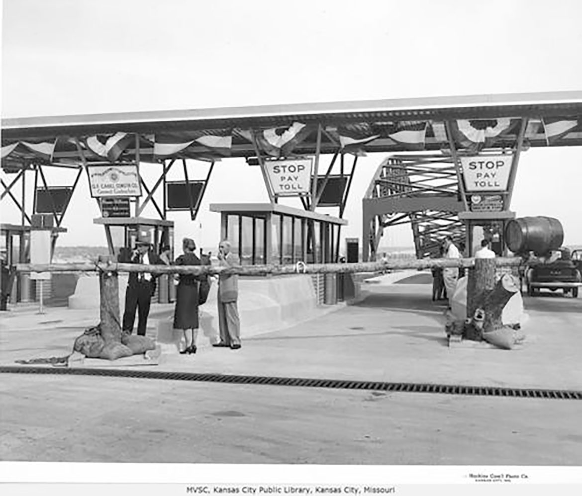 photo of the broadway bridge at its dedication in 1956