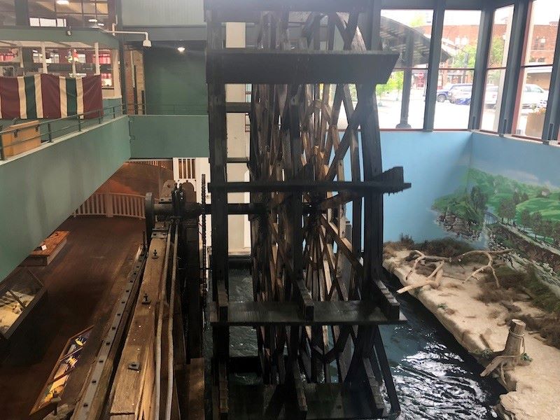 The paddle wheel at the entrance of the Steamboat Arabia Museum.