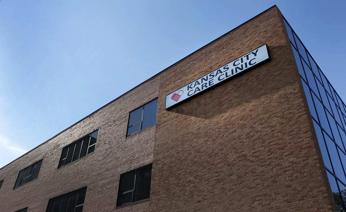 The Kansas City Care Clinic at 3515 Broadway Blvd. recently received a federal designation that will bring in additional funding. (Photo: Todd Feeback | The Hale Center for Journalism)