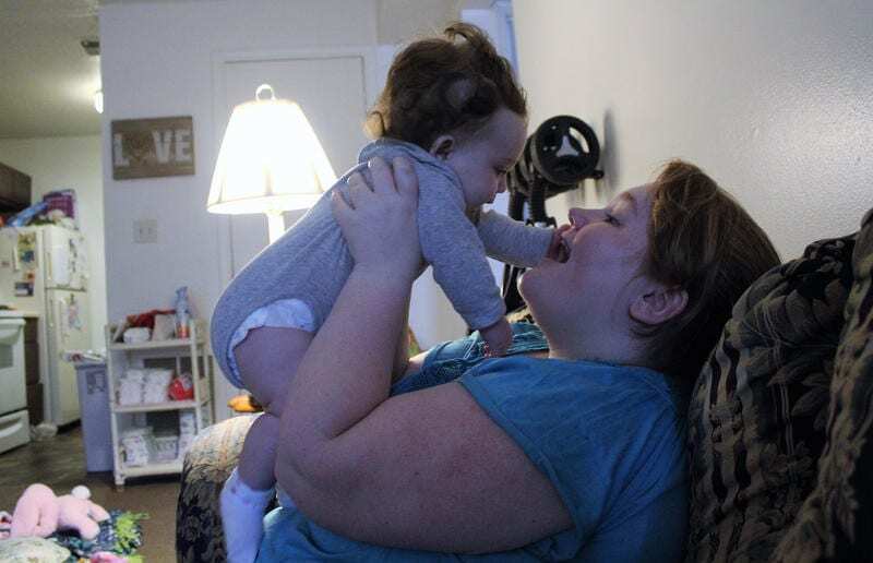 Aubri Thompson with daughter