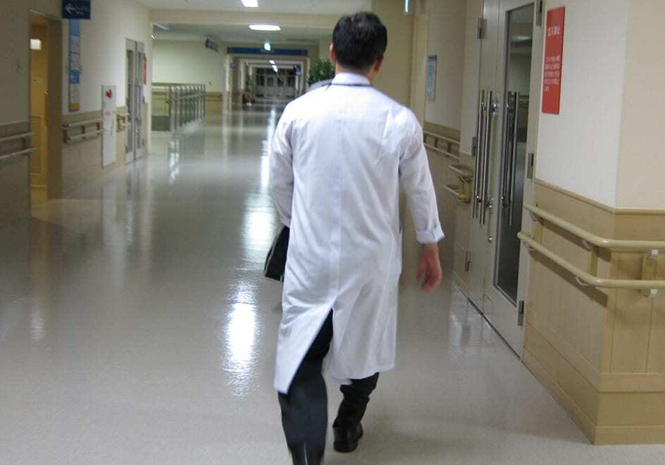 Kansas lawmakers are fighting to delay new rules that would require physicians to be present at treatments like chemotherapy and intravenous infusions. (Photo from Yuya Tamei/flickr)