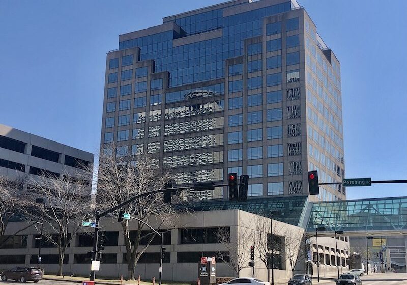2405 Grand