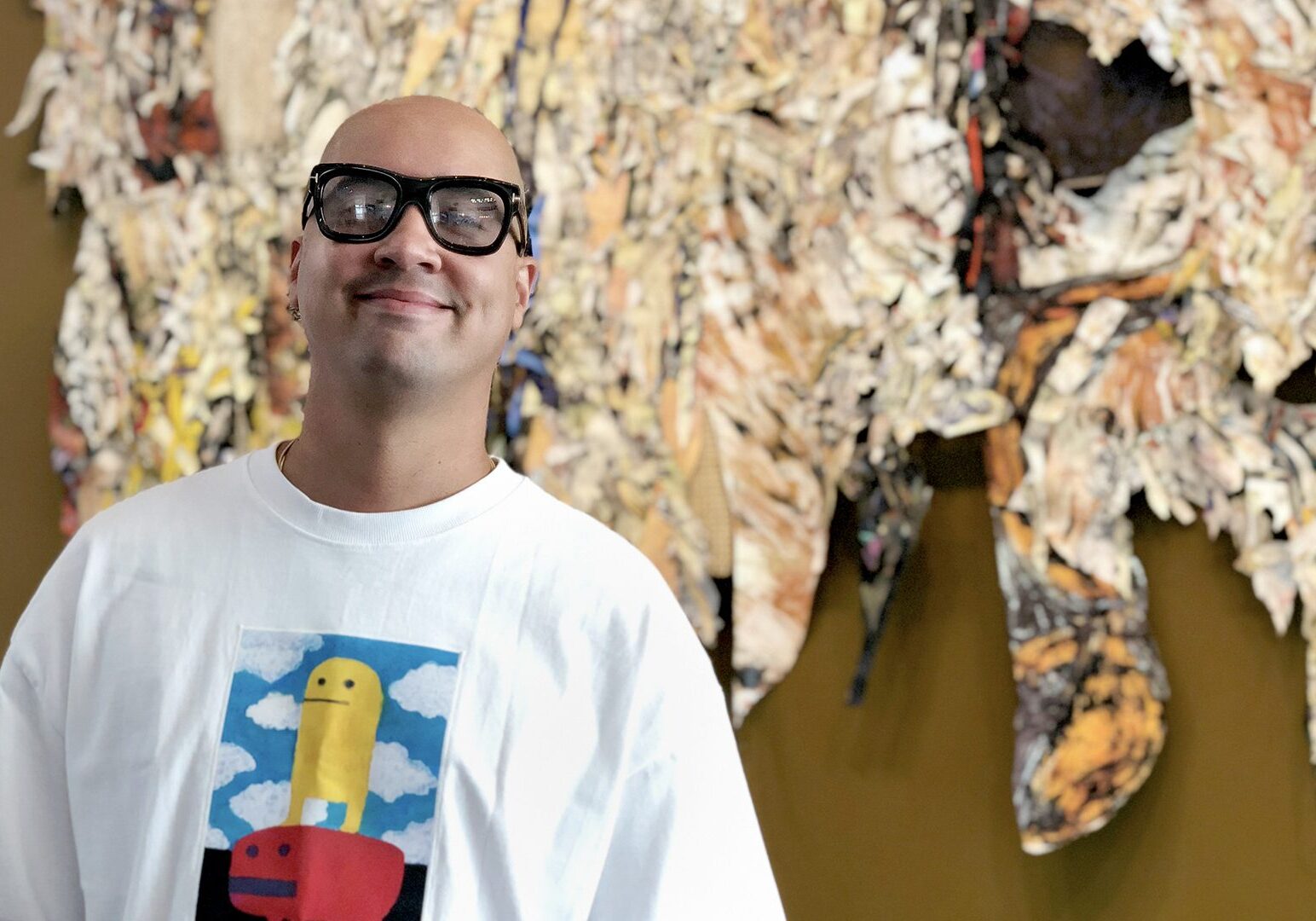 Angel Otero in front of "Diario"