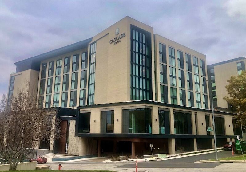 Cascade exterior