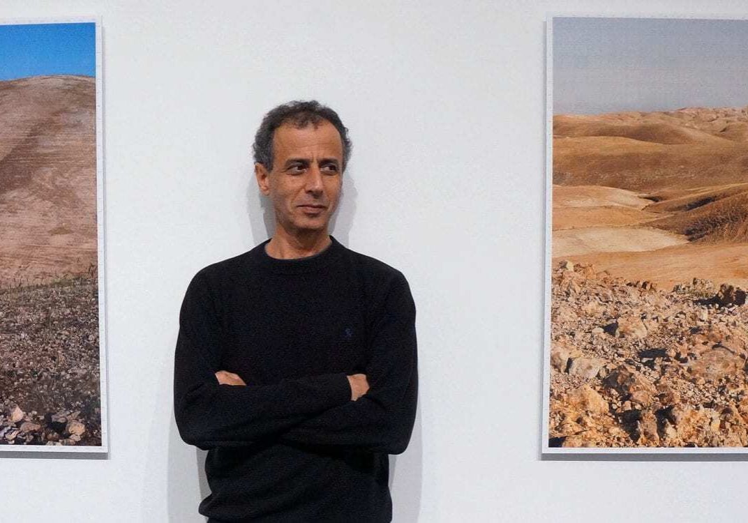An artist between two landscapes