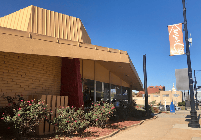 Denny's exterior