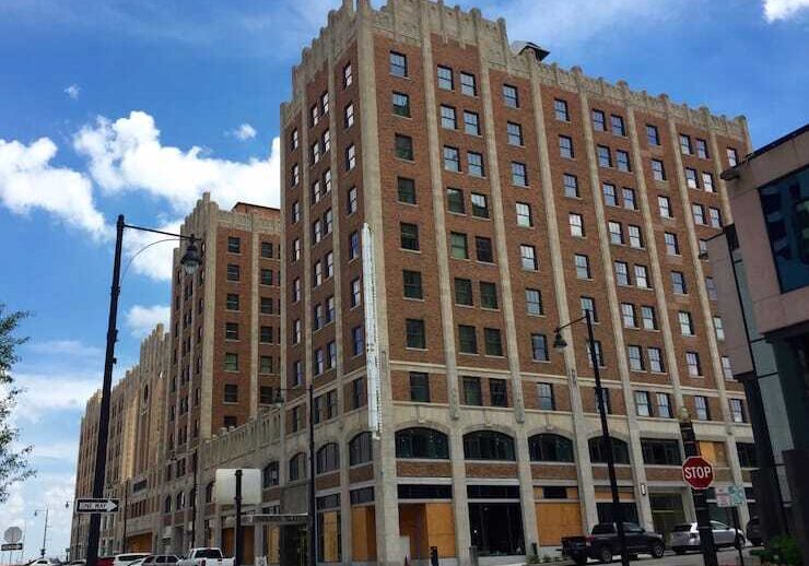 Pickwick Plaza