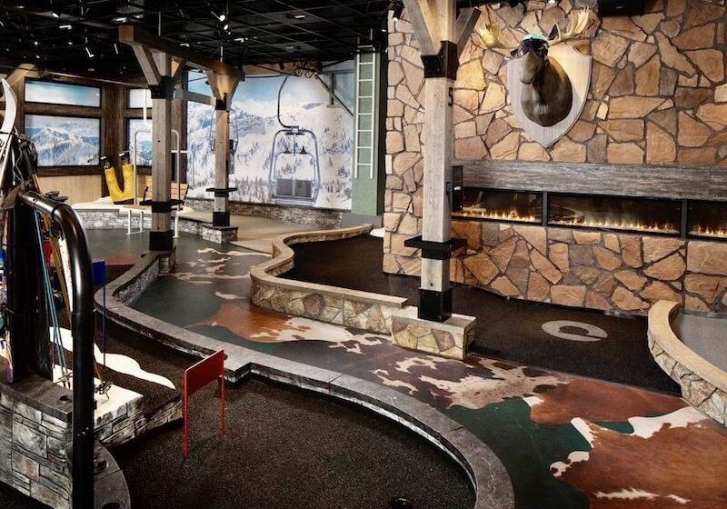 Puttery ski lodge course
