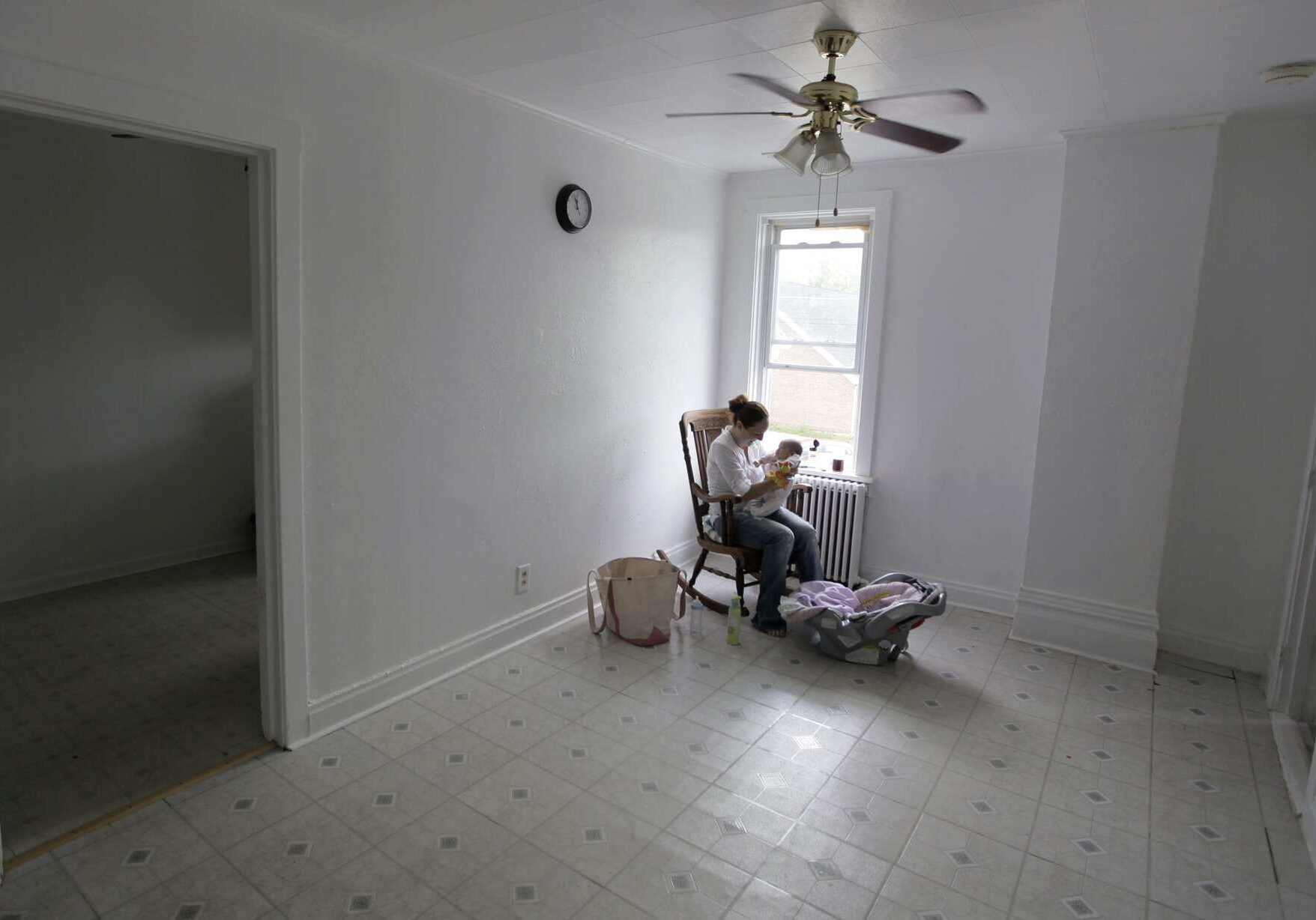 In this photo taken, July 22, 2009, in Round Lake, Ill., Hazel Evans spends time in her new apartment with her infant daughter, Autumn Evans, who was visiting. Hazel, who at the time of Autumn's birth was 19, had no job or home of her own and was already struggling with 2-year-old twins, sought the help of Safe Families, a private Chicago-based social services program which finds volunteer foster families to care for needy parents' children for three to six months. Through the program, Autumn went to live with the Becker family just days after she was born. (AP Photo/M. Spencer Green)
