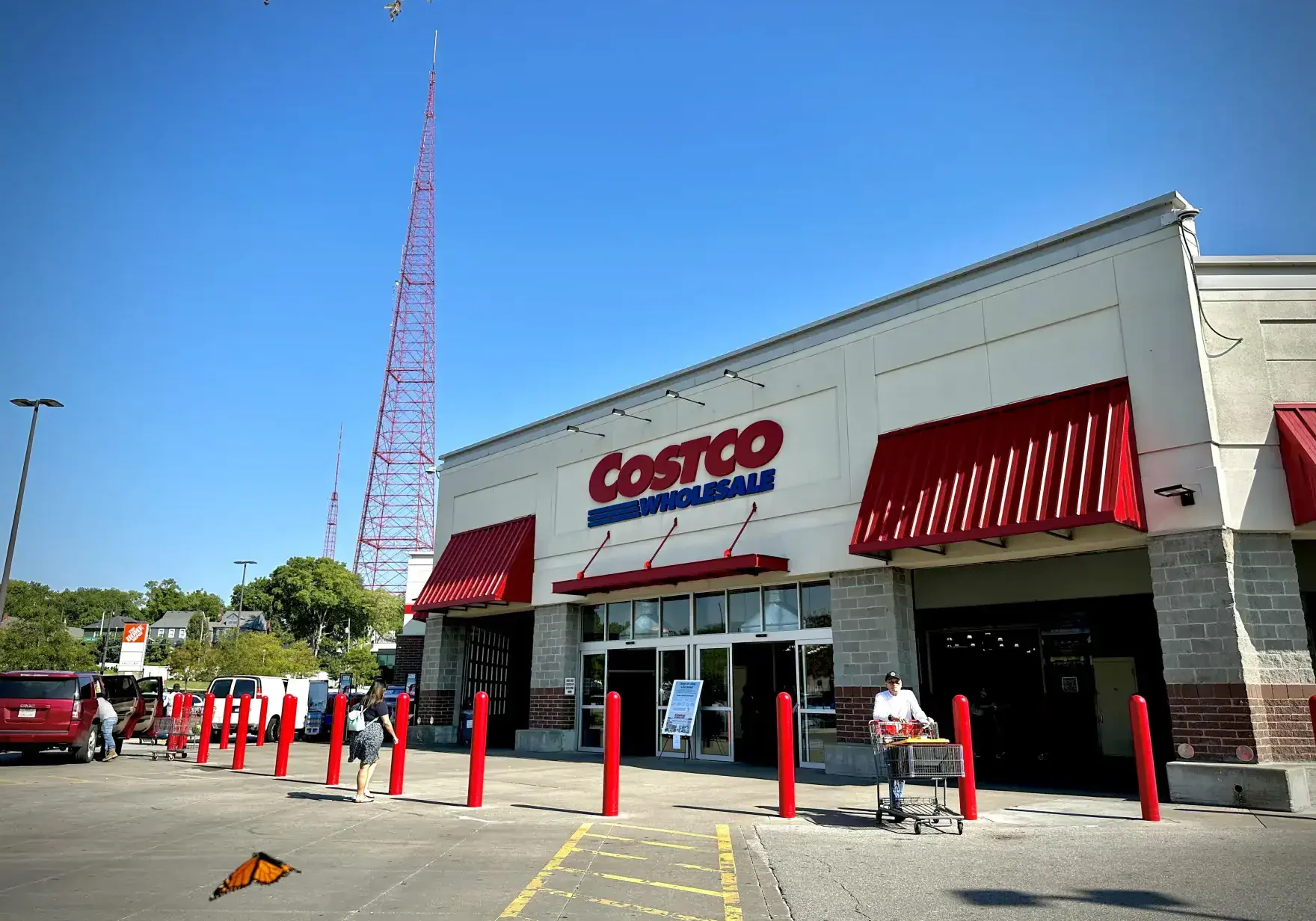 The Midtown Costco closes Thursday for a months-long hiatus before reopening as a Costco Business Center. (Frank Morris | KCUR 89.3)