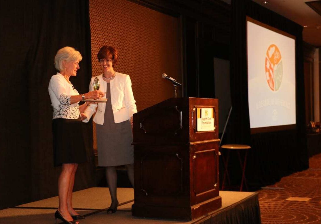 Dr. Bridget McCandless gives award to Kathleen Sebelius