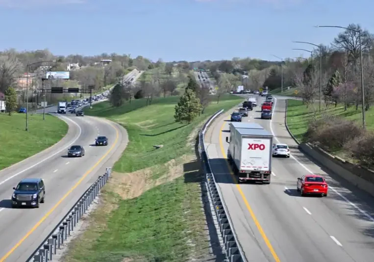 Traffic flows along U.S. Highway 71 just north of 63rd Street on March 28, 2025. Kansas City officials are studying how to make the highway safer. (Carlos Moreno | KCUR 89.3)